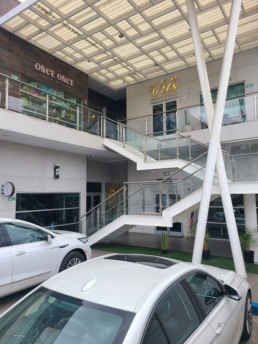 8 of 8: Vista del acceso de la plaza.