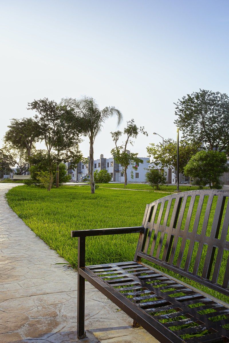 12 de 16: areas verdes con bancas