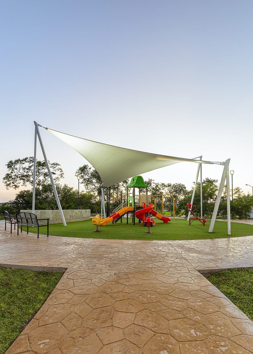 11 de 16: juegos infantiles en el parque