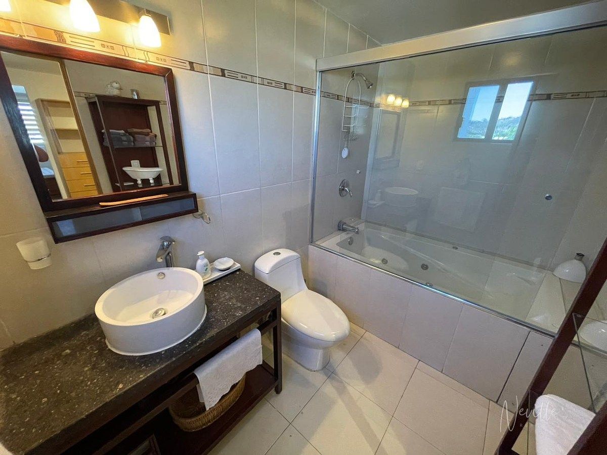 9 de 32: Baño recámara principal