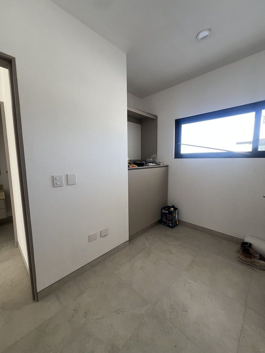 7 de 32: Recámara en planta baja con baño completo.