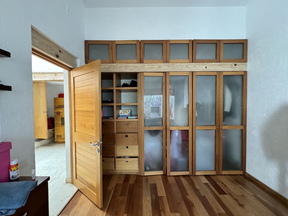 4 of 32: Closet Recámara 3