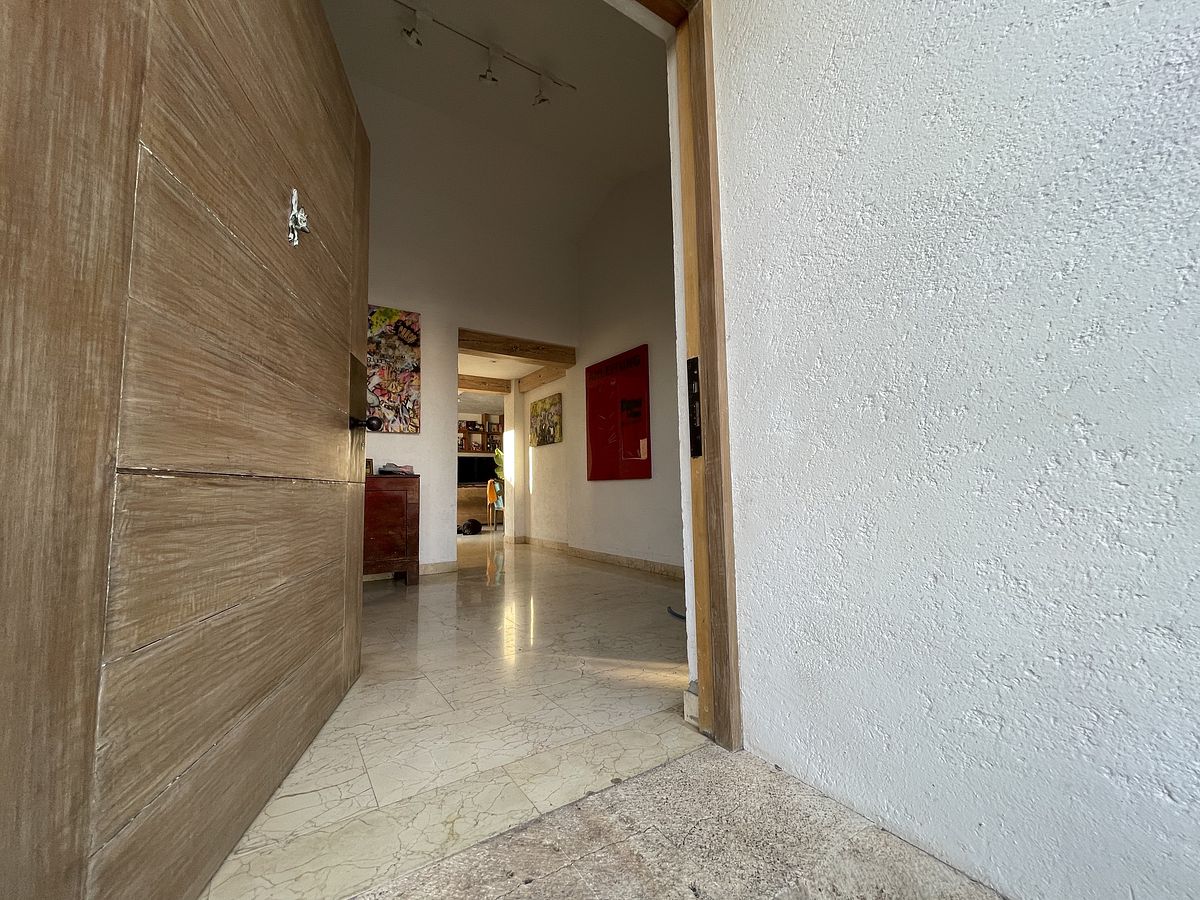 3 of 32: Puerta Primcipal