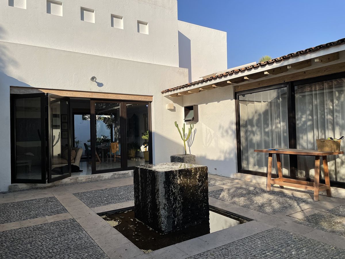 8 of 32: Terraza con Fuente