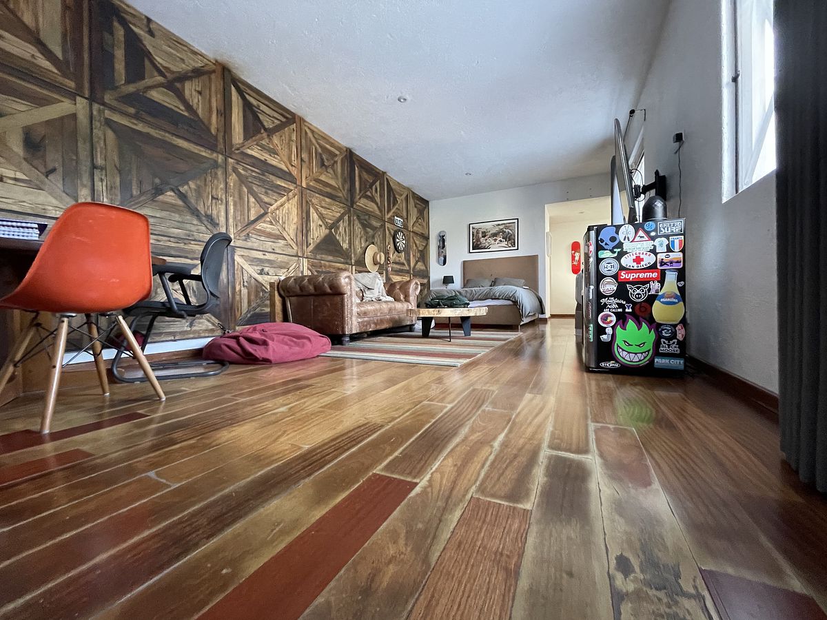 12 of 32: Estudio y Cuarto TV Planta Alta