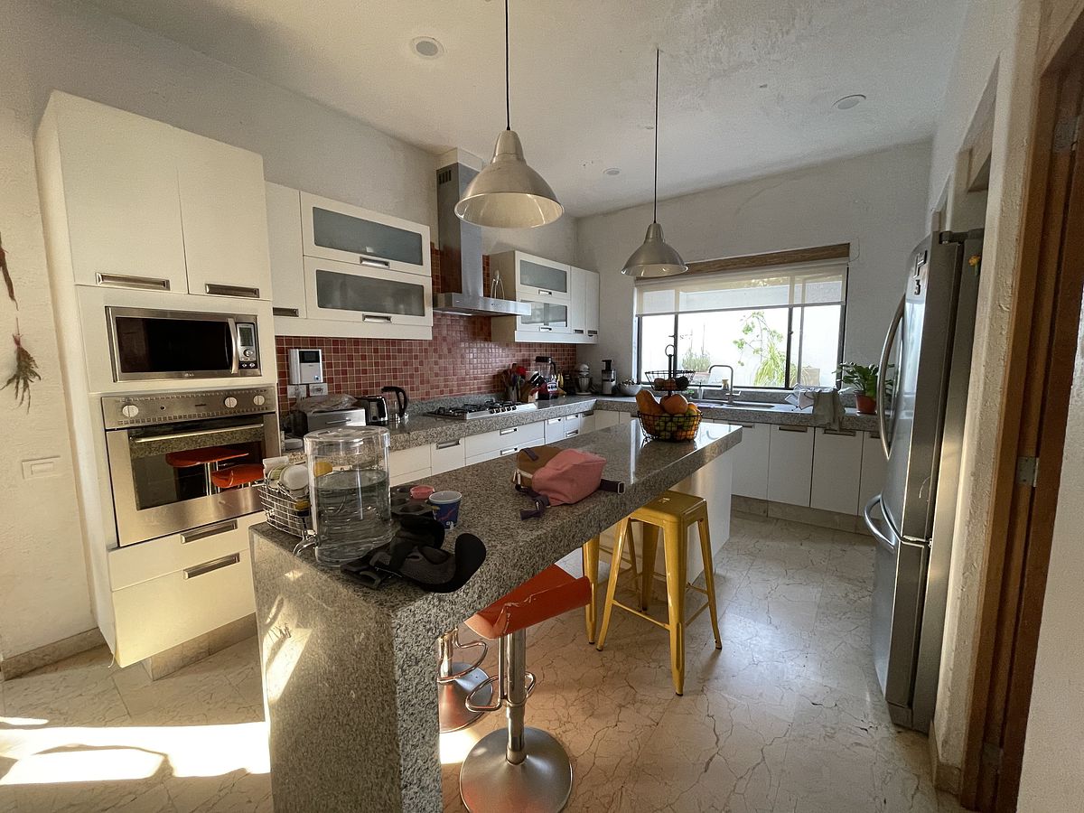 21 of 32: Cocina y Acceso Cto Servicio