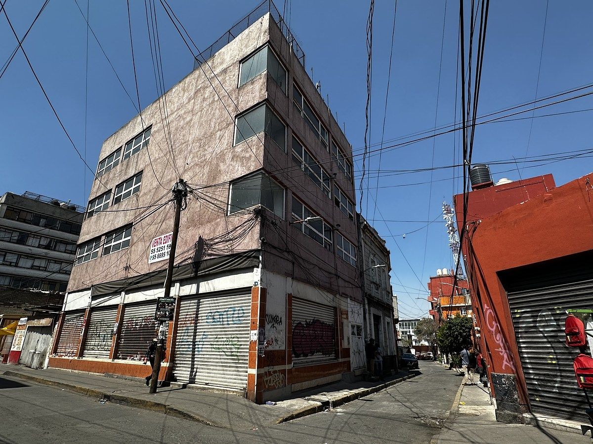 1 de 11: Edificio con local en la parte de abajo