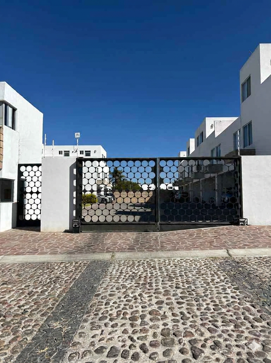 4 of 36: ACCESO SEGURO CON PORTON ELECTRICO