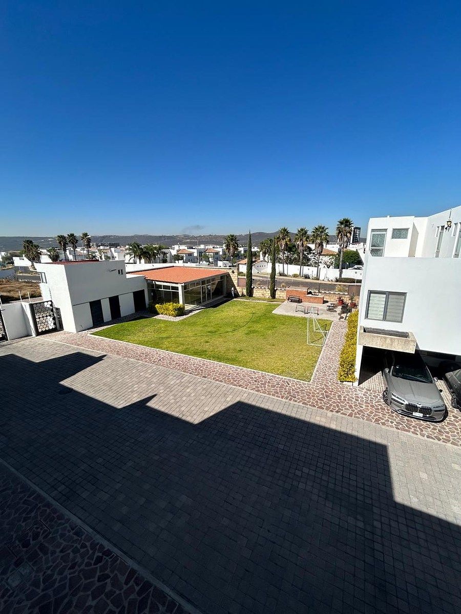 6 of 36: AREA RECREATIVA