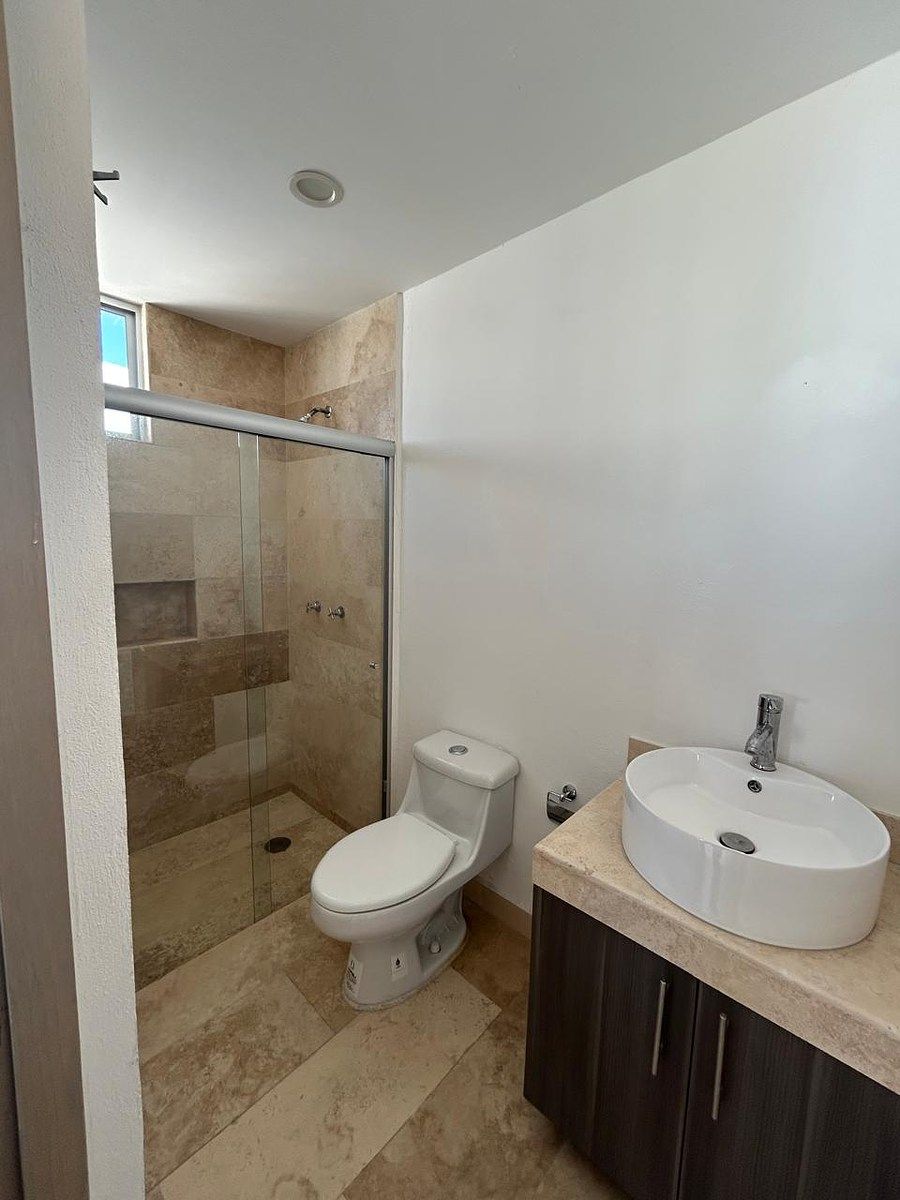 29 of 36: BAÑO CUARTO DE SERVICIO