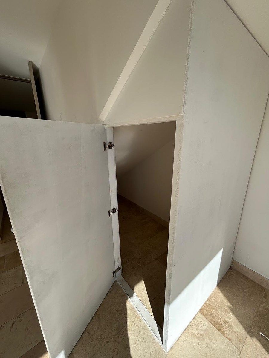 30 of 36: BODEGA EN R2