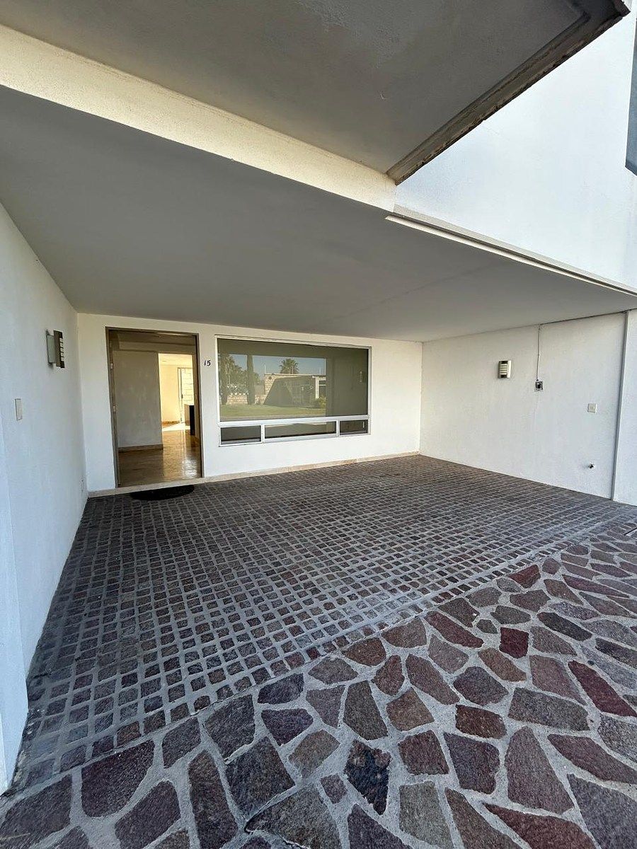 2 of 36: COCHERA TECHADA