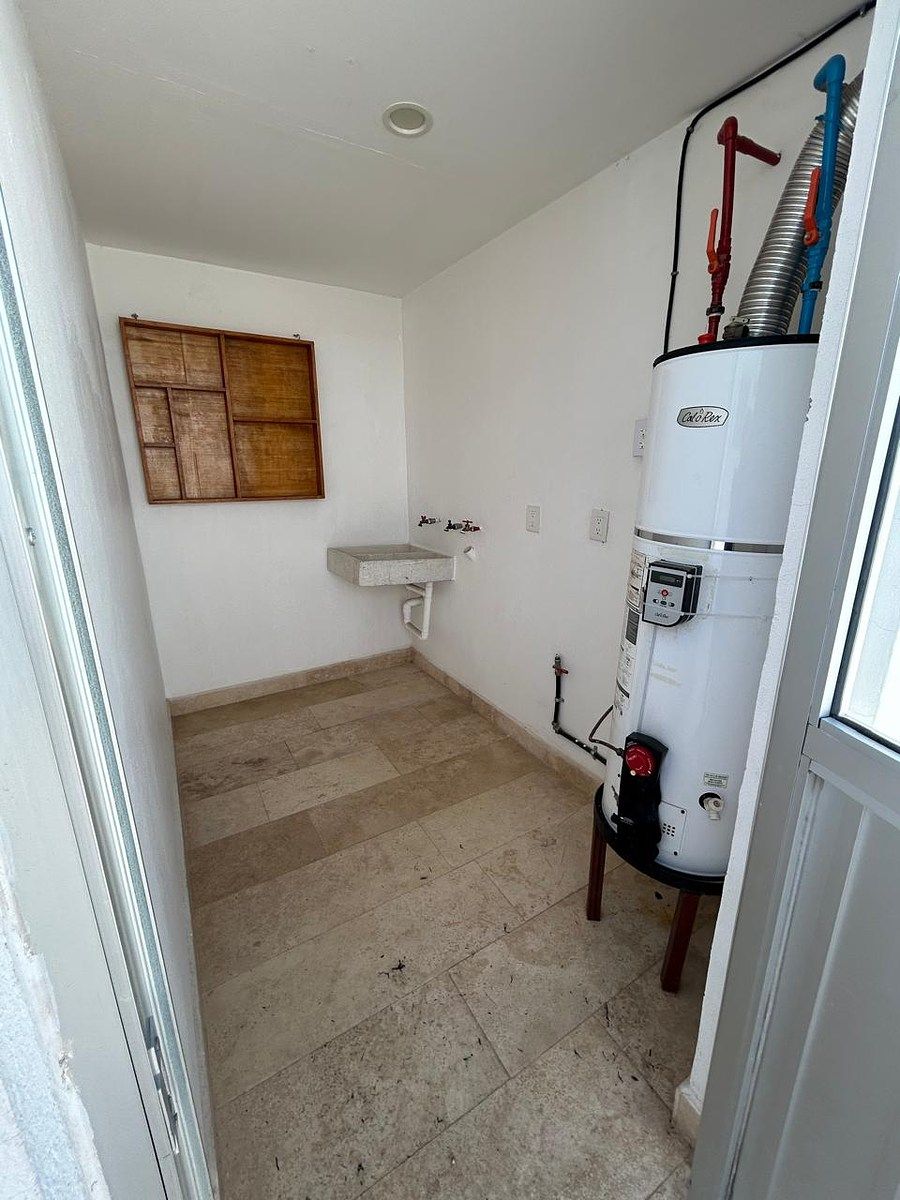 27 of 36: CUARTO DE LAVADO