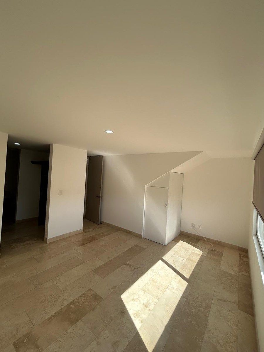 19 of 36: RECAMARA 2