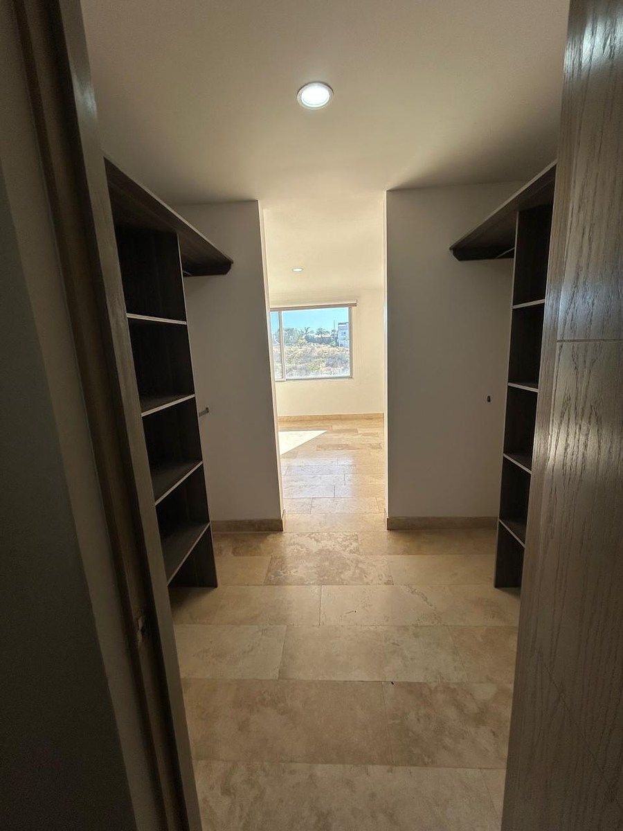 20 of 36: VESTIDOR R2