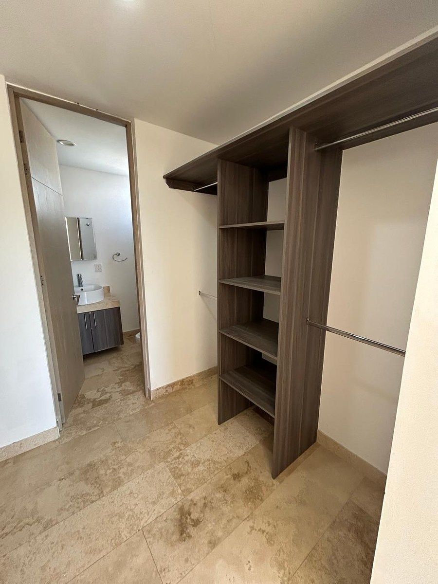 23 of 36: VESTIDOR R3