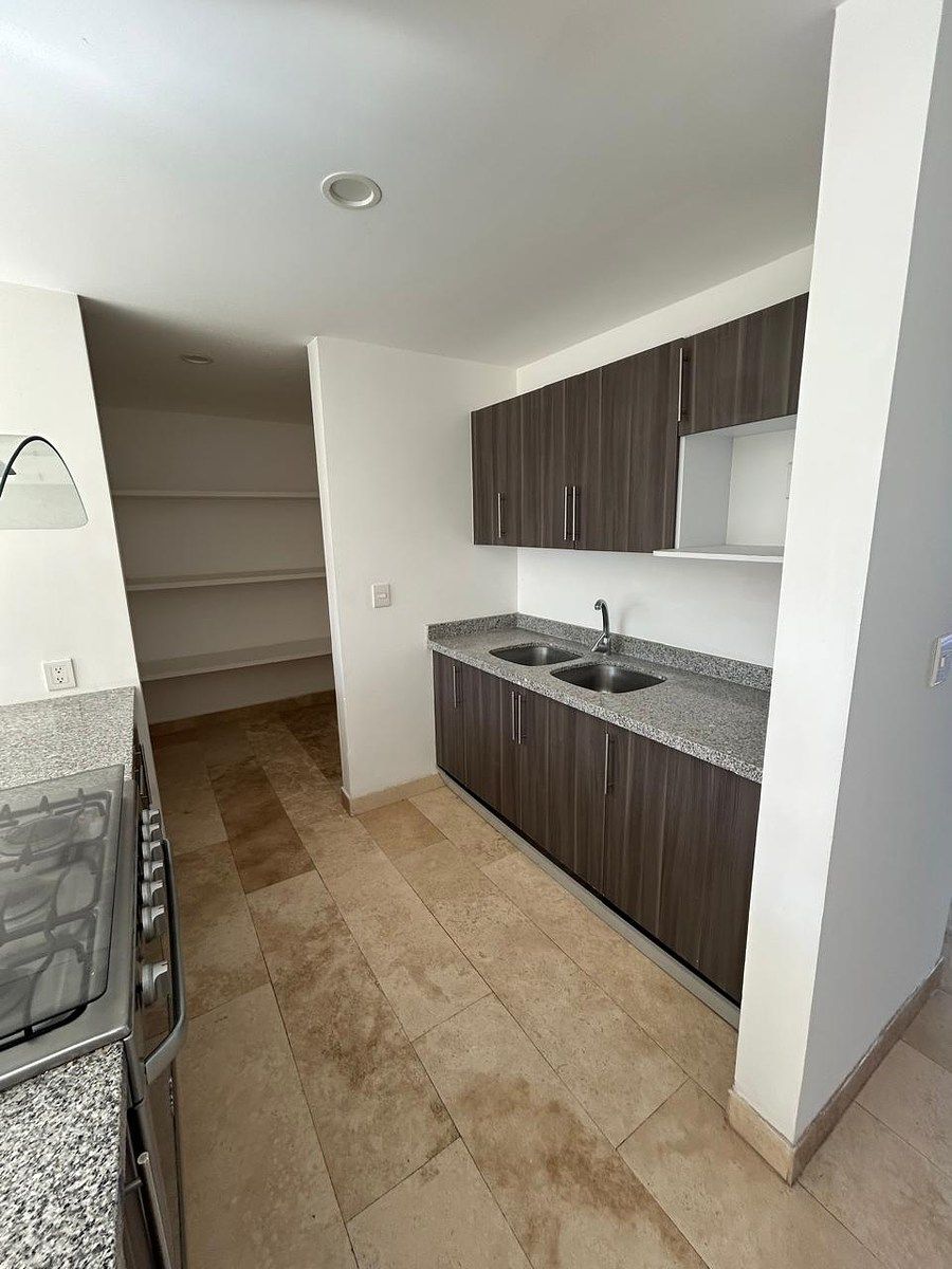 10 of 36: COCINA COMPLETA