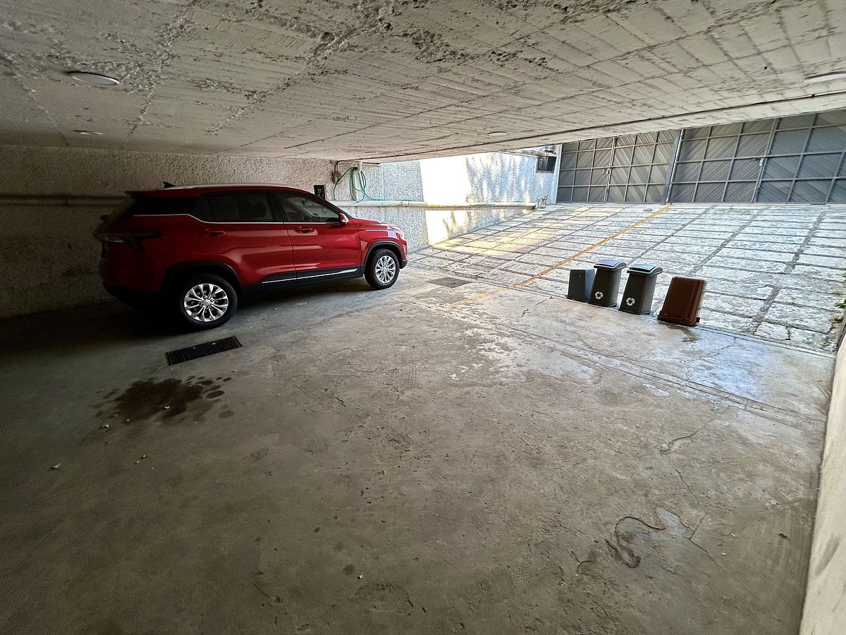 10 of 28: ESTACIONAMIENTO