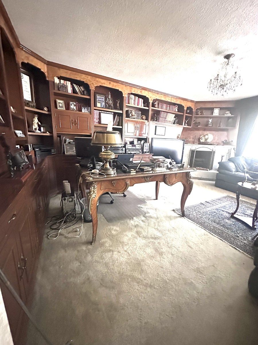 10 de 42: Biblioteca