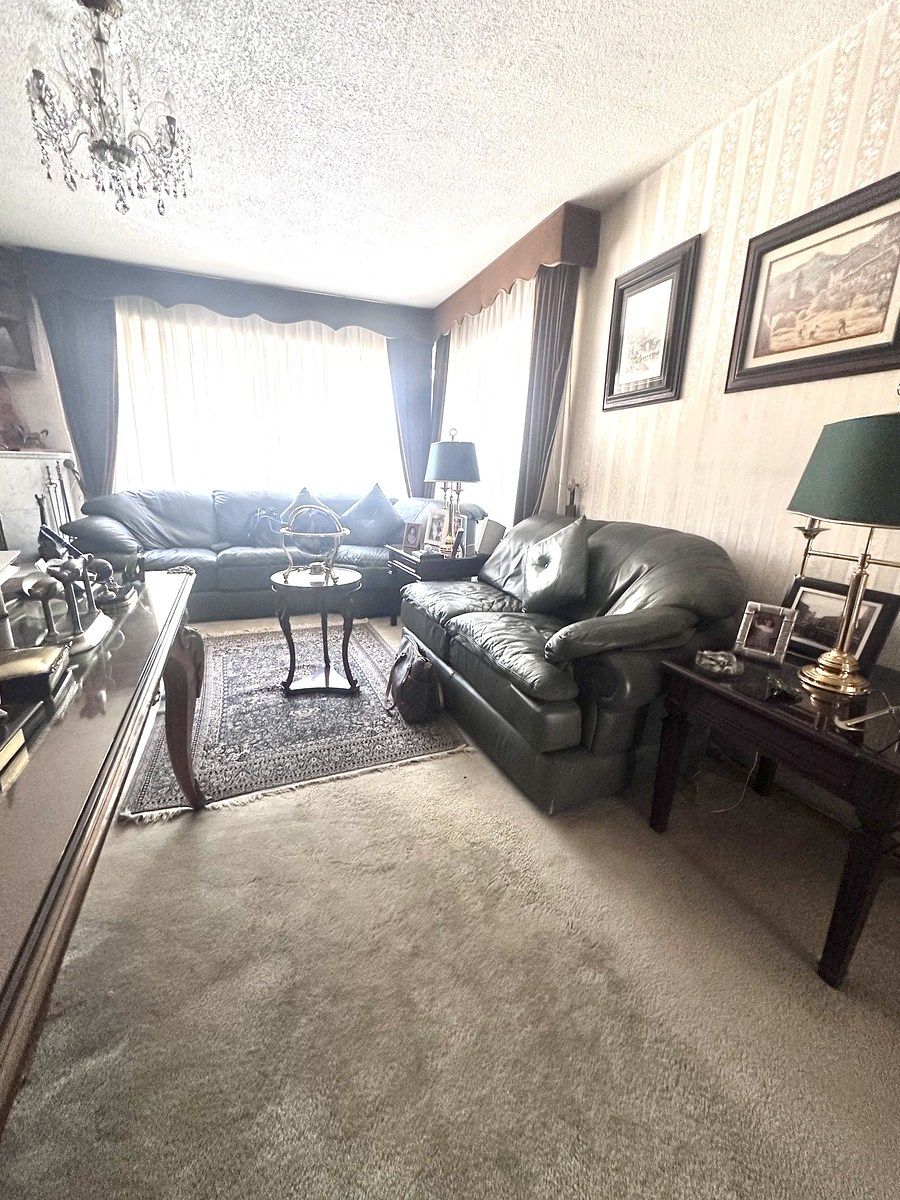 11 de 42: Sala de Biblioteca