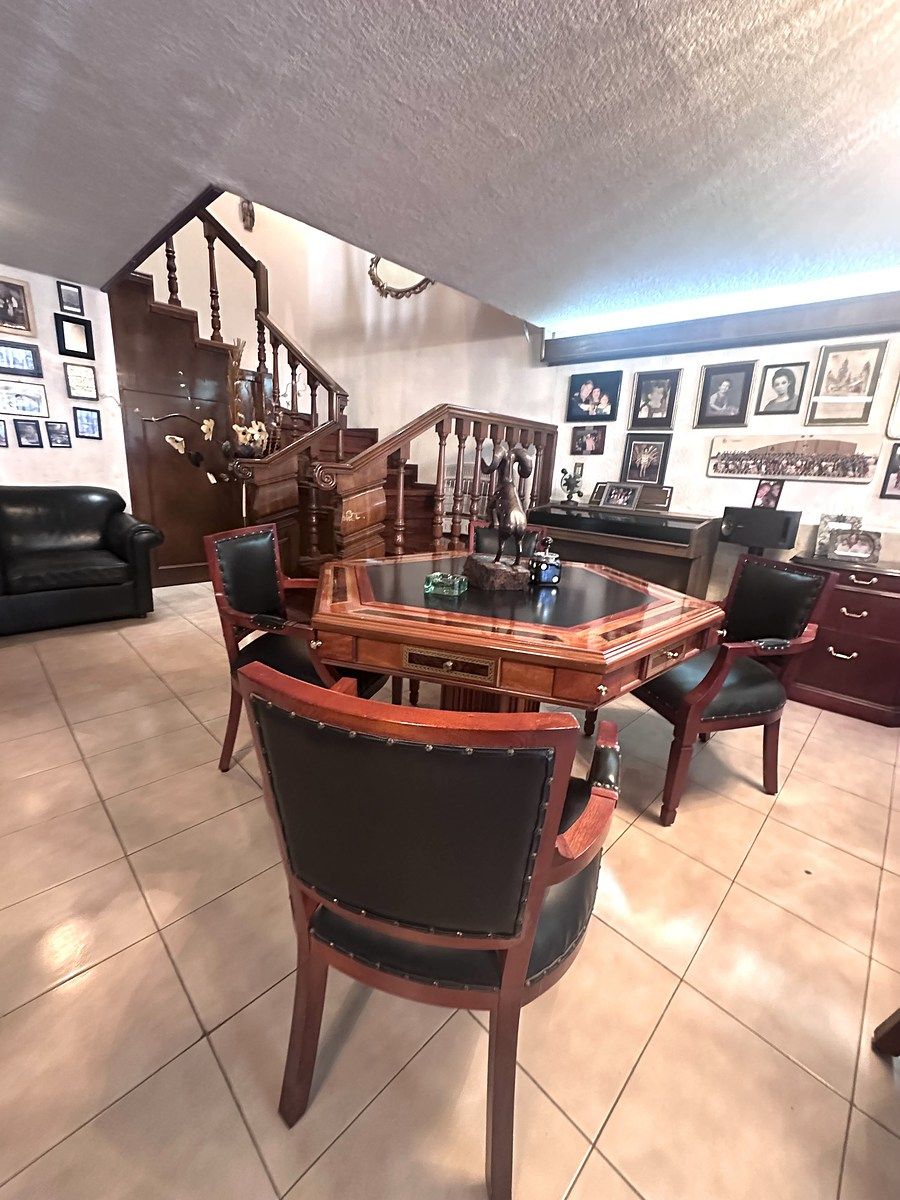 13 de 42: Salón de Juegos