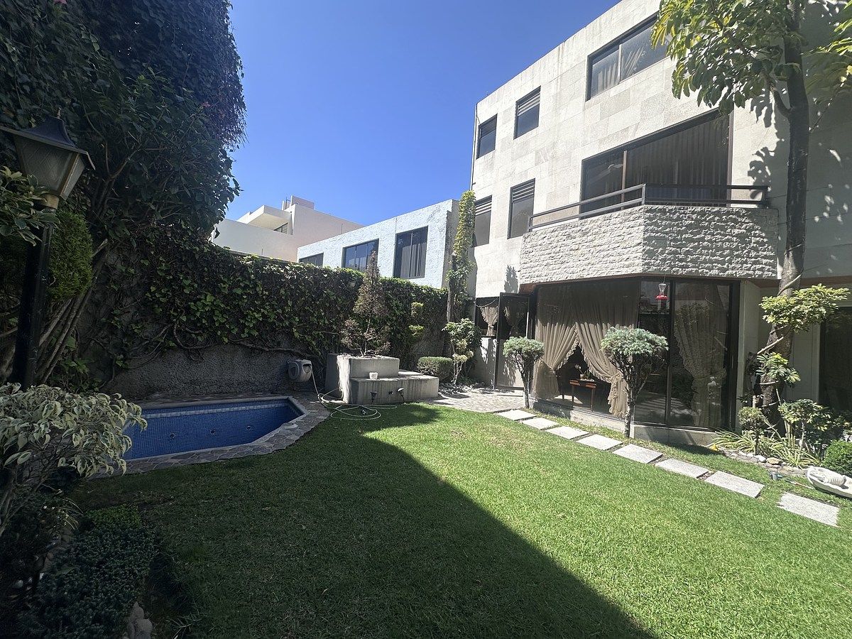 38 de 42: Fachada de Jardín