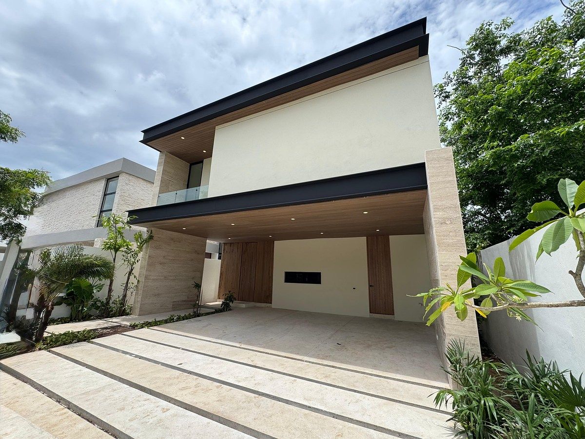 Casa en venta en Merida, Privada Tamara. Zona Country Club, foto 1 de 36