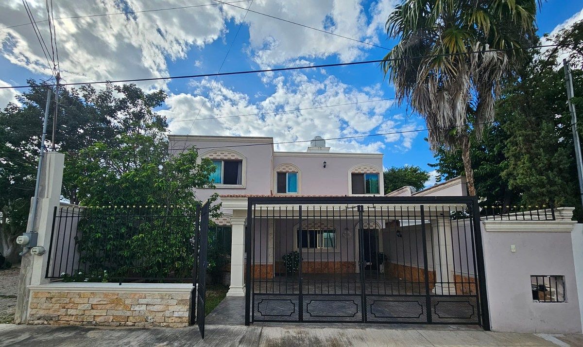 Casa en Venta de 4 habitaciones con alberca al norte de Mérida, Yucatán.