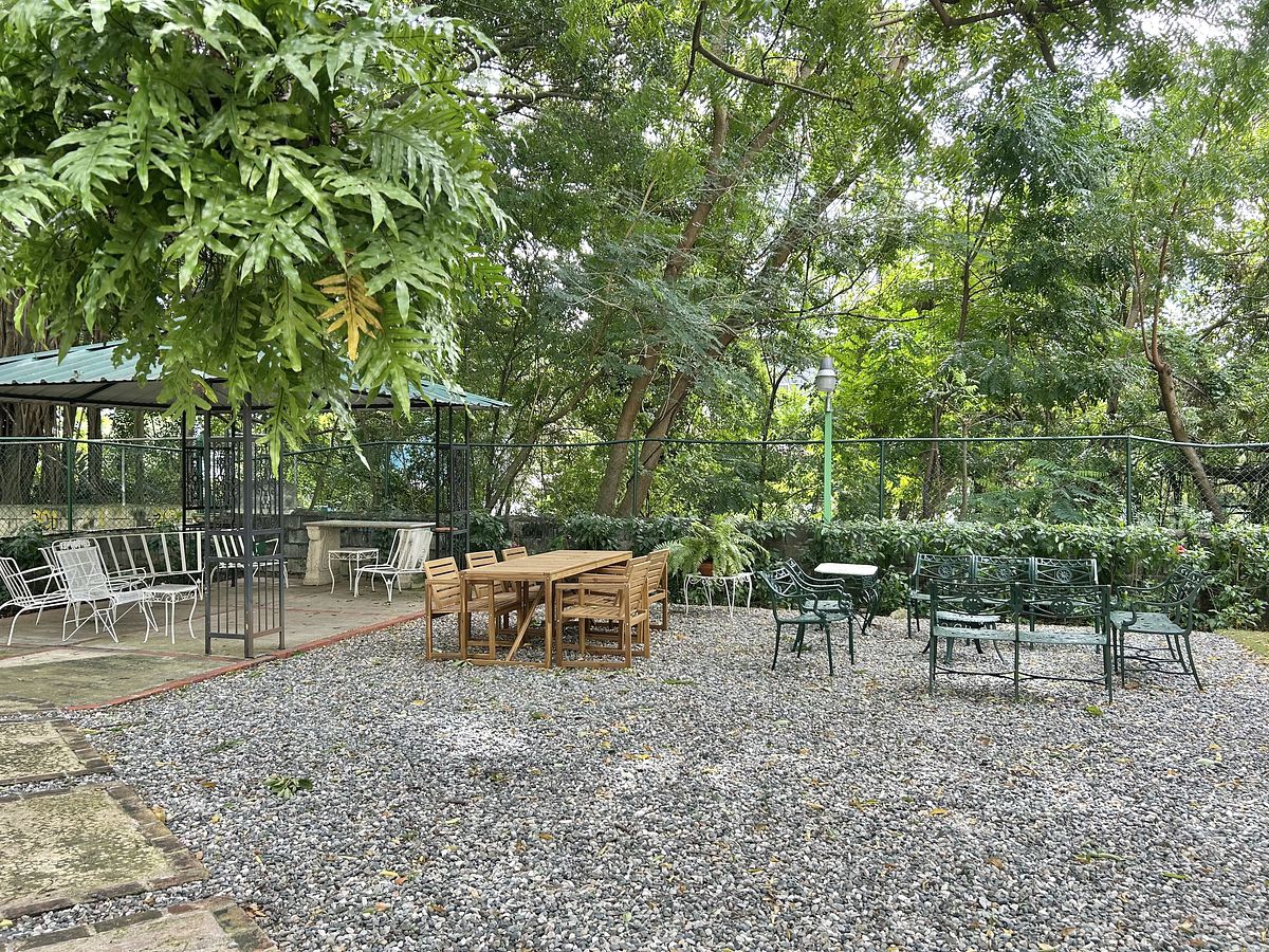 16 de 16: Jardín, área de niños