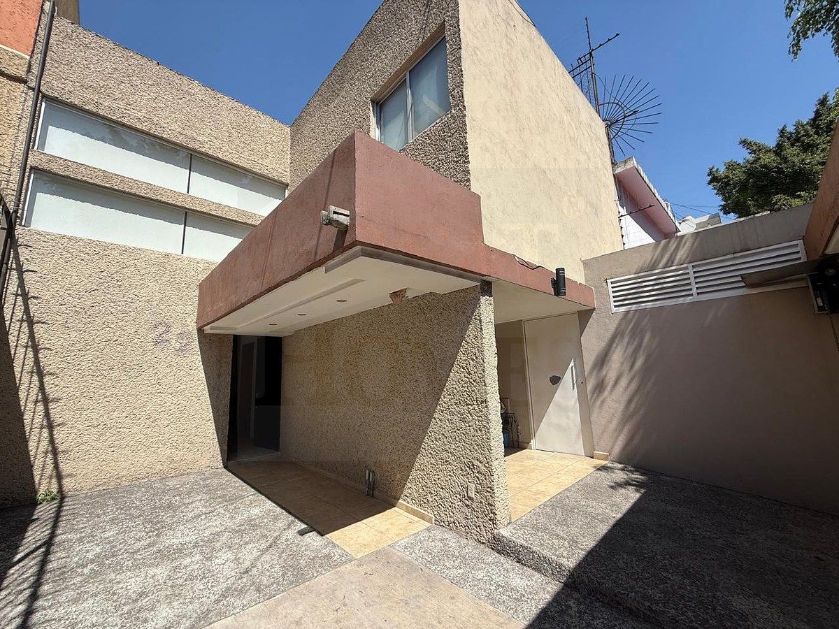 1 of 16: Entrada principal