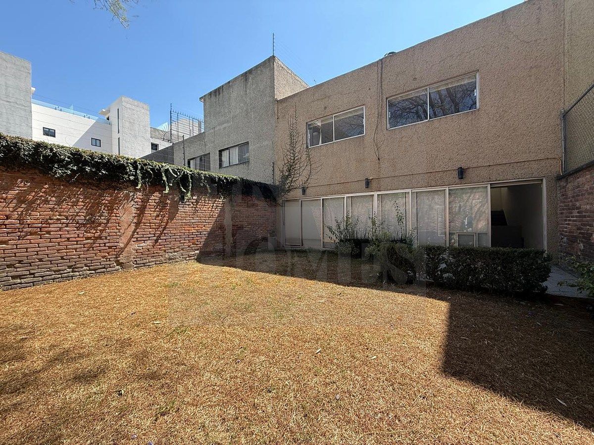 2 of 16: Desarrollada en 2 niveles