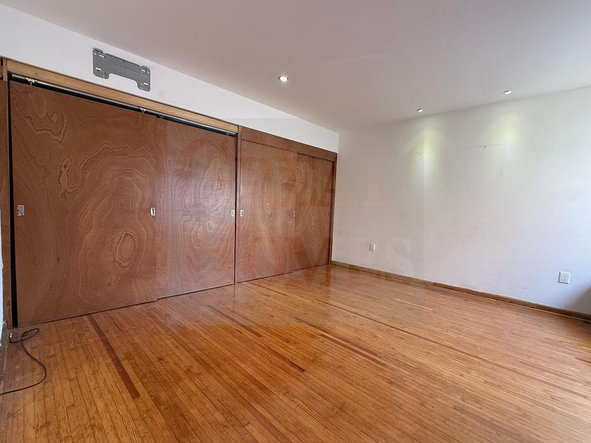 9 of 16: Piso de madera natural