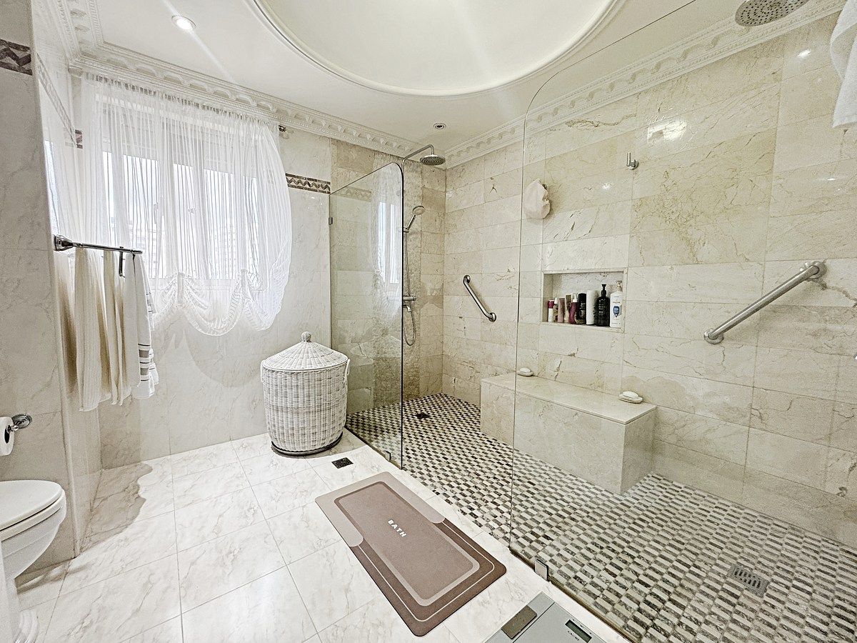 23 de 27: Baño hab. principal