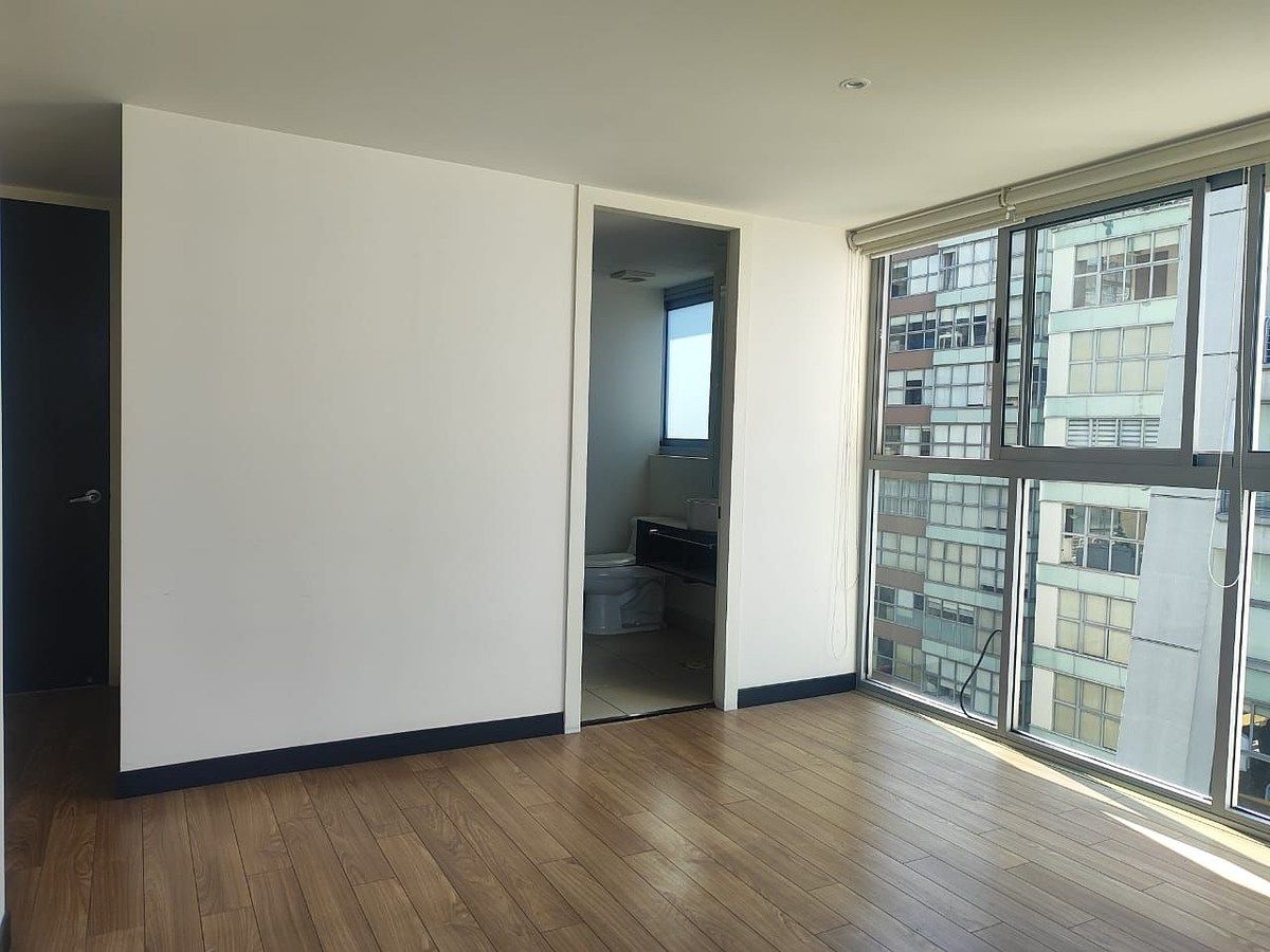 10 of 44: Recamara 1 con vista al Museo Soumaya