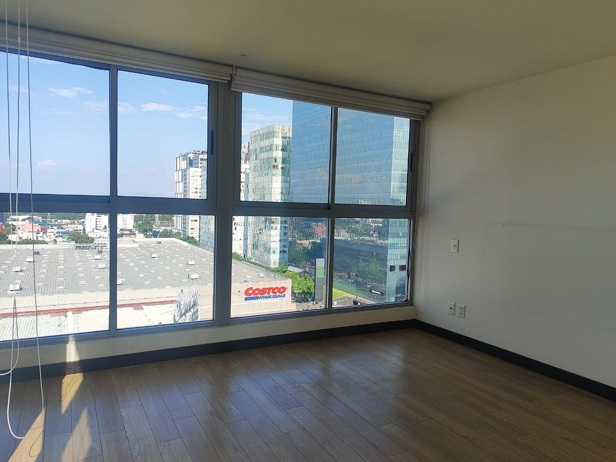 18 of 44: Recamara 1 con vista al museo