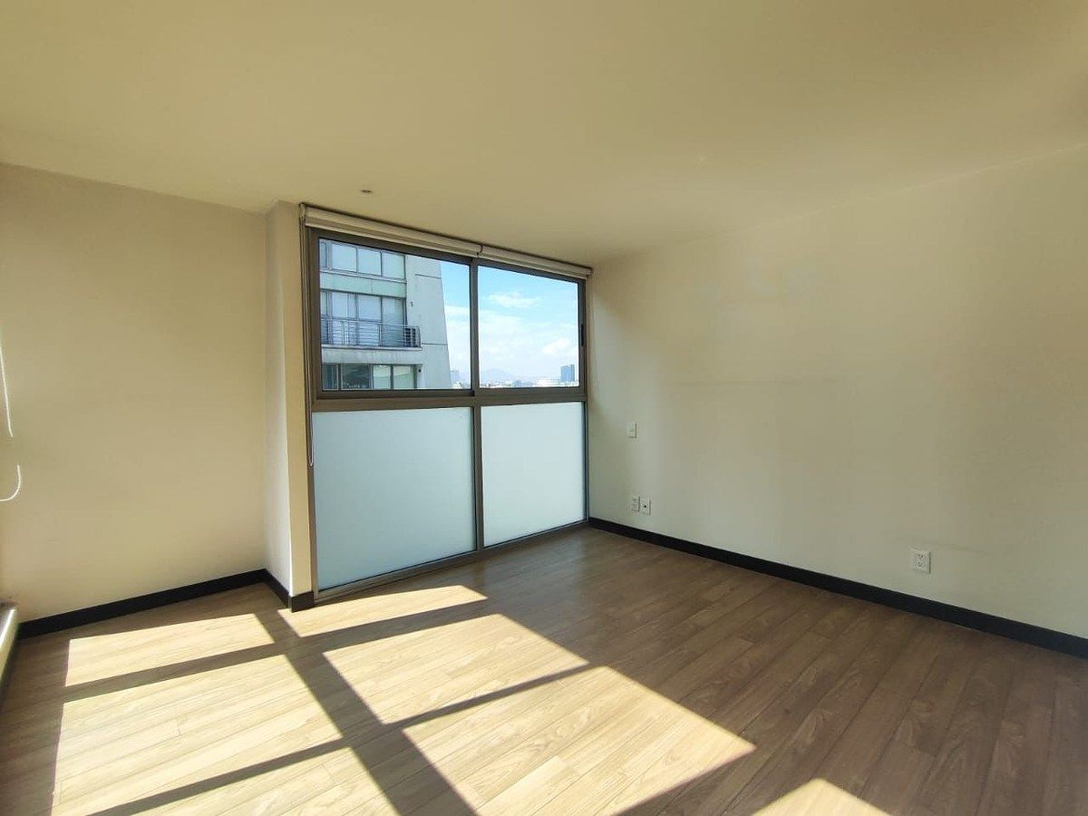 25 of 44: Recamara 2