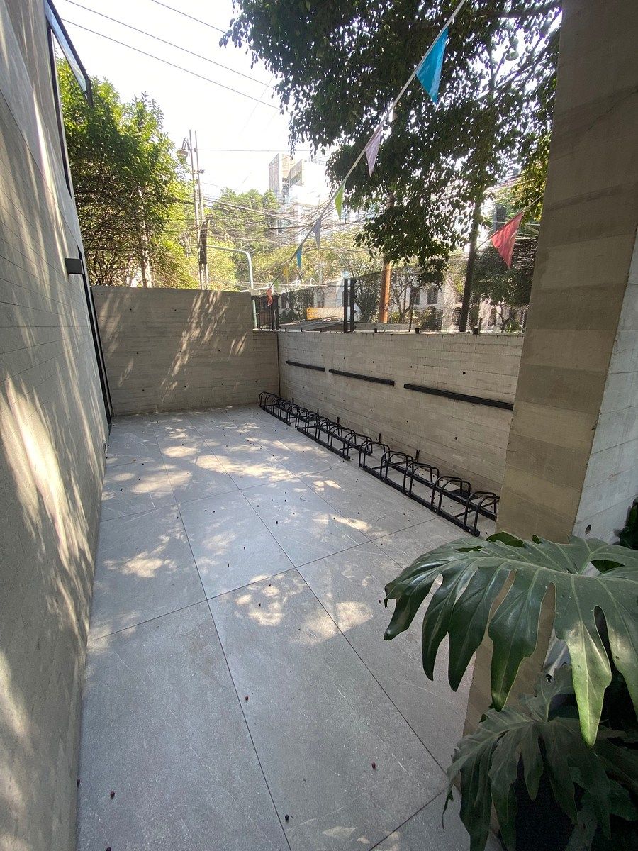 9 of 11: Espacio para Bicicletas