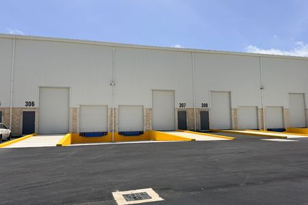 BODEGA EN RENTA 4000 M2, EN PARQUE CON SEGURIDAD 24/7, ENERGIA BIFASICA