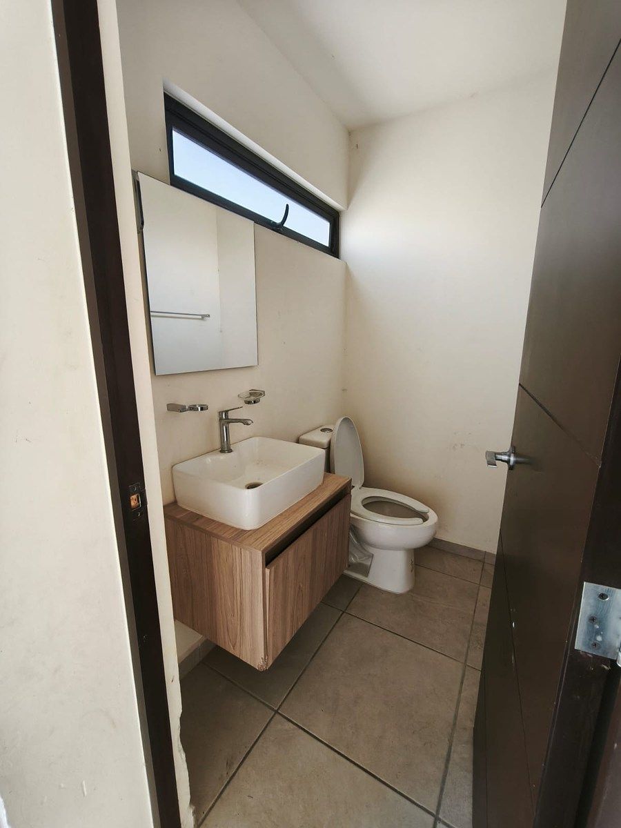 6 de 17: 1/2 baño PB