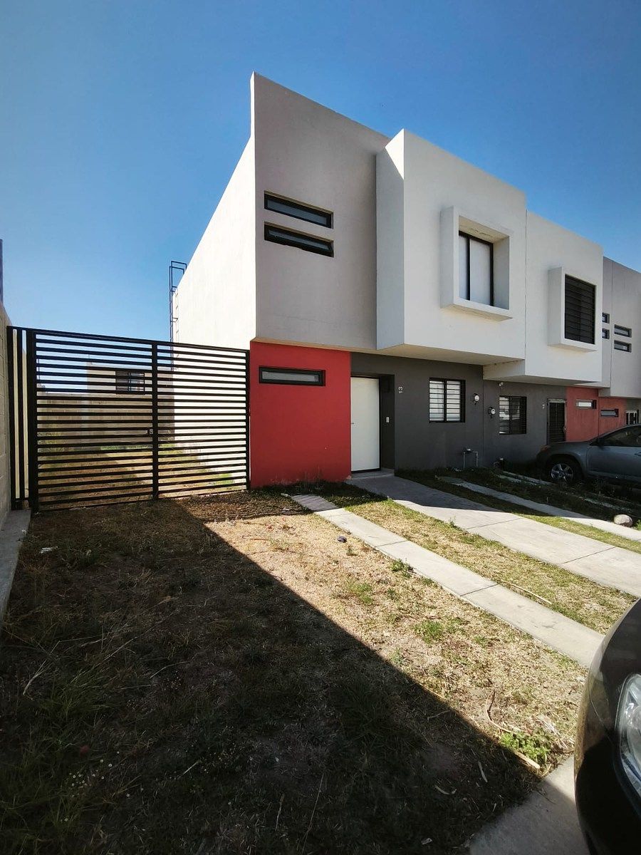 1 de 17: Casa vista entrada.