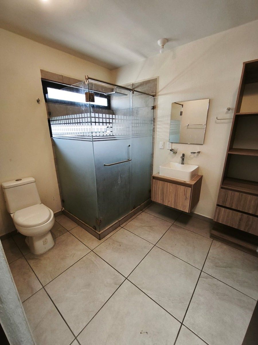 17 de 17: Baño completo