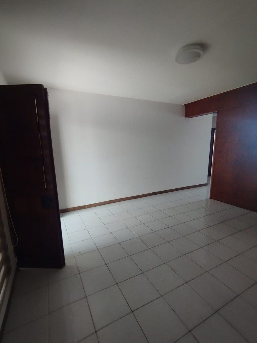 2 de 14: Amplio recibidor / sala