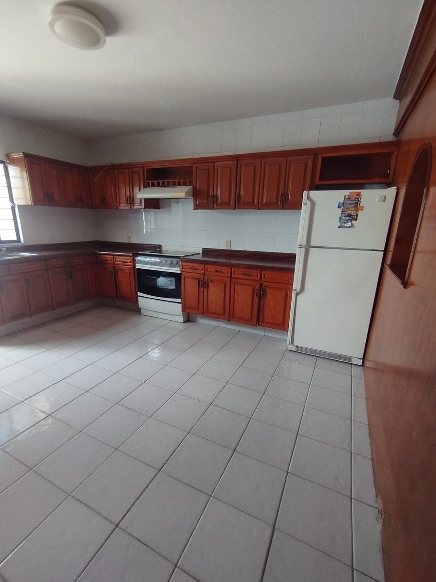 1 de 14: Amplia cocina / comedor