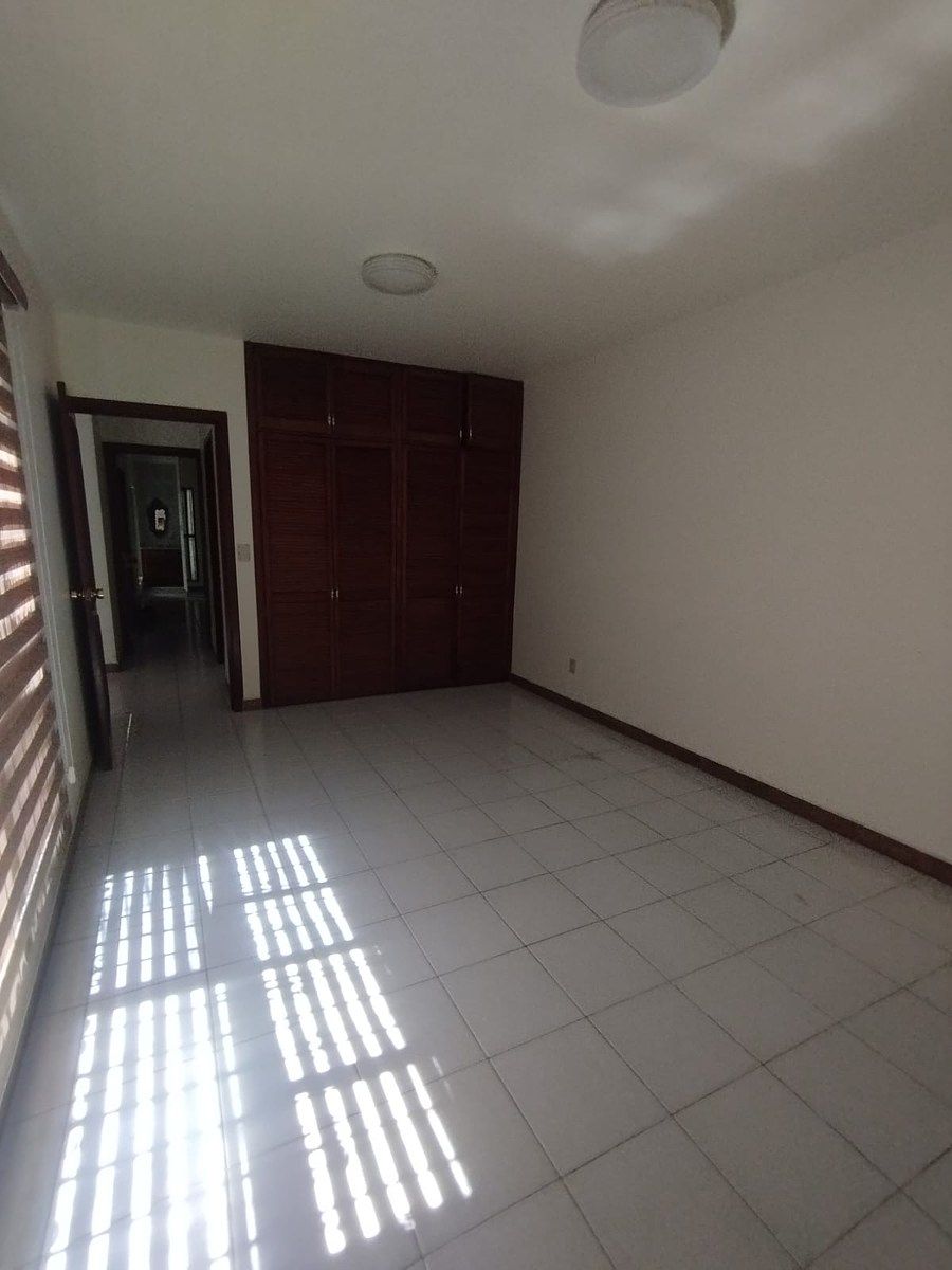 5 de 14: Clóset en habitación secundaria