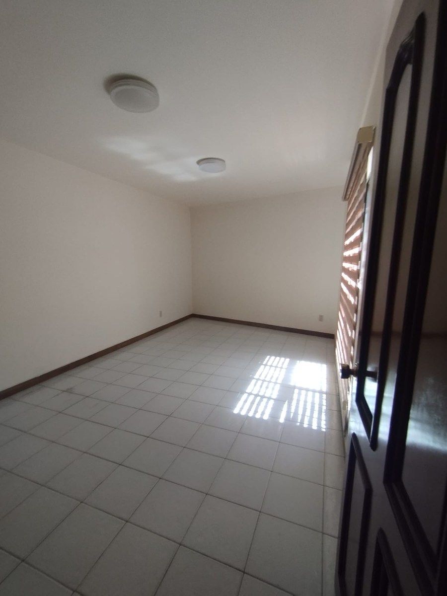 4 de 14: Habitación secundaria amplia