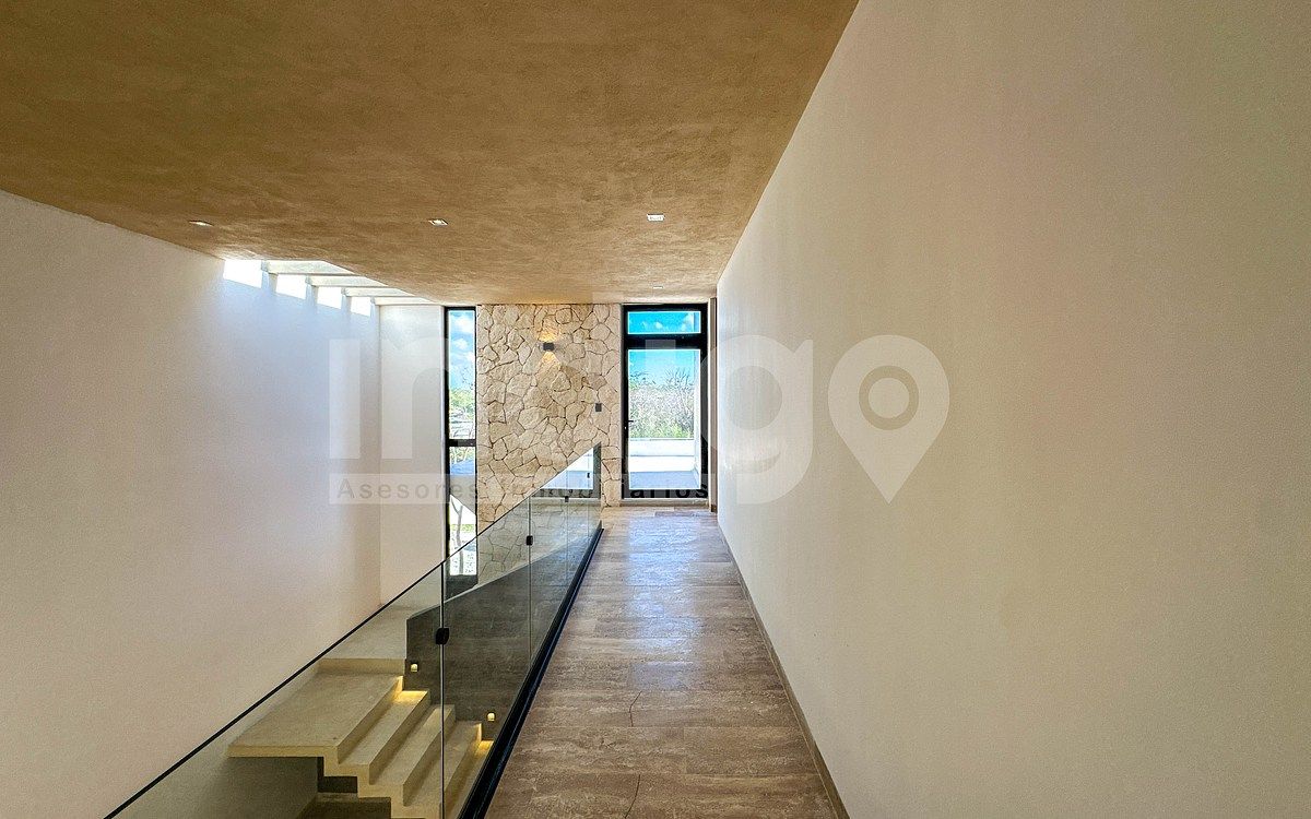 30 de 48: Pasillo Planta Alta