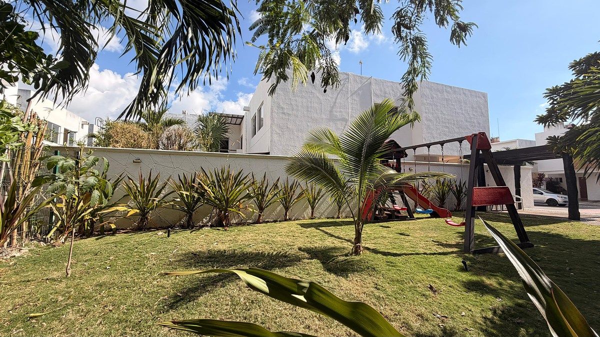 31 of 38: área de juegos