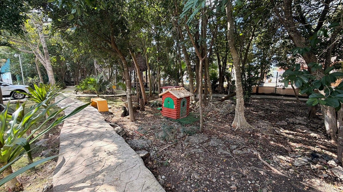 32 of 38: Área verdes