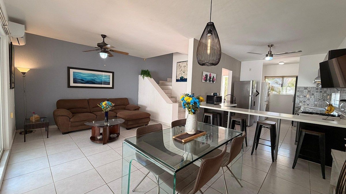 34 of 38: Sala-comedor