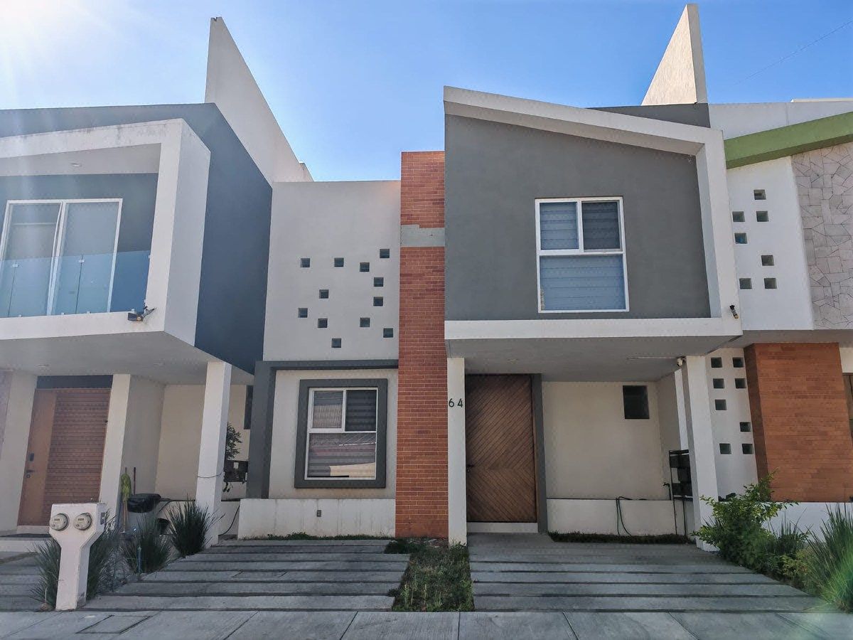 Casa en Venta Atras de Plaza Andador en Paseos de la Hacienda / Gb/fb
